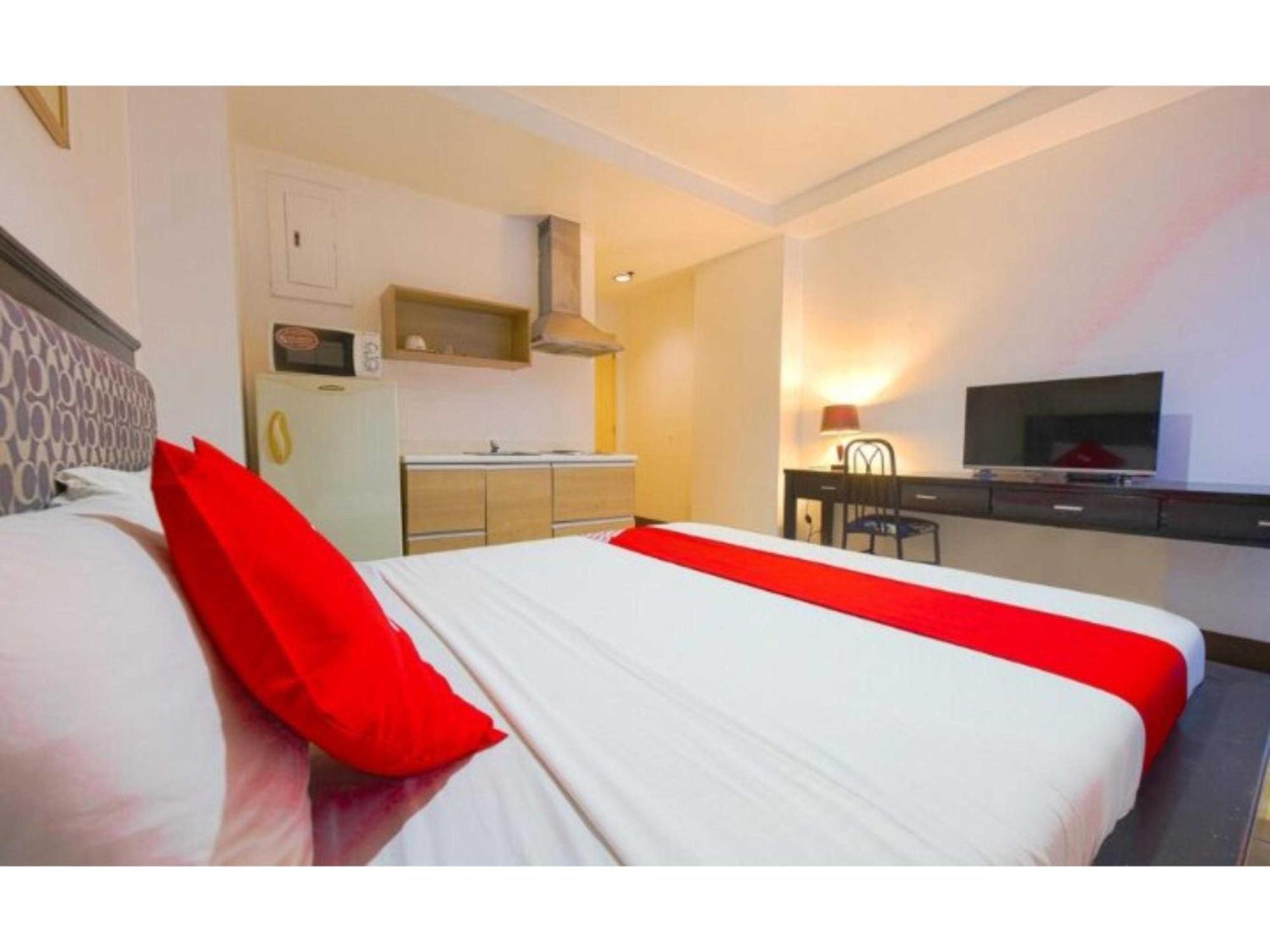 Oyo 769 Poblacion Suites Polaris Makati City Exterior photo