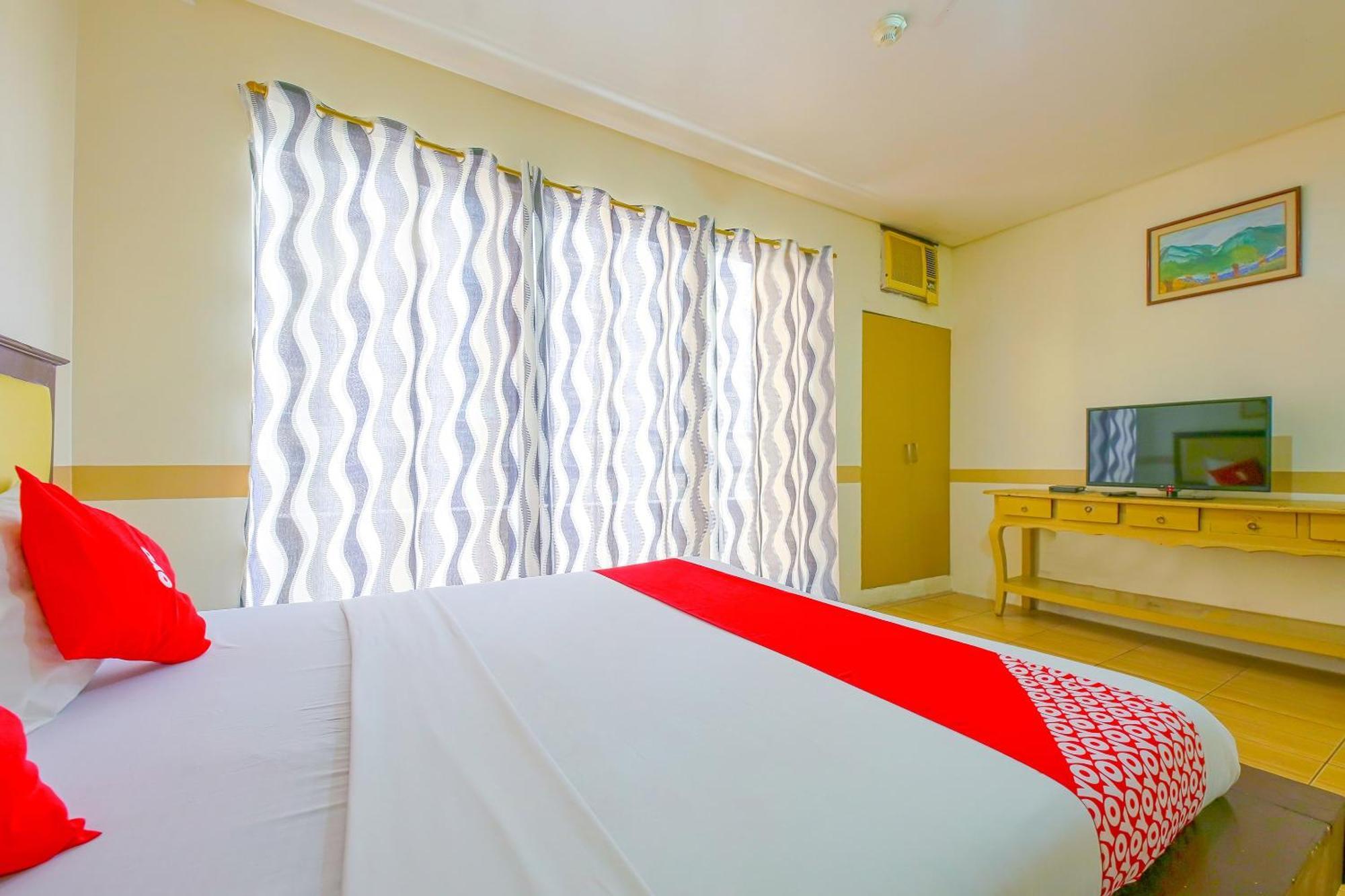 Oyo 769 Poblacion Suites Polaris Makati City Exterior photo
