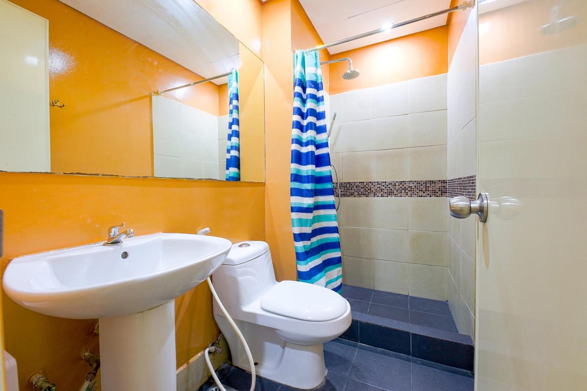 Oyo 769 Poblacion Suites Polaris Makati City Exterior photo