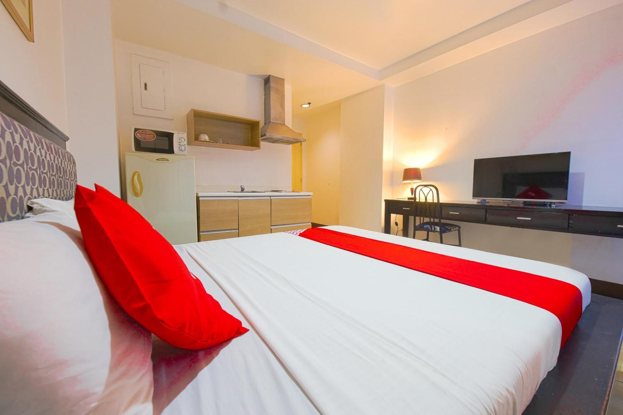 Oyo 769 Poblacion Suites Polaris Makati City Exterior photo